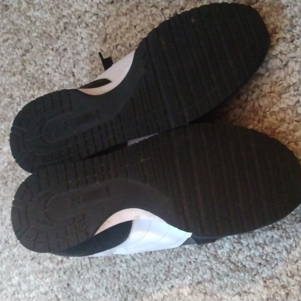 Puma sneakers unisex worn once - Picture 2 of 4